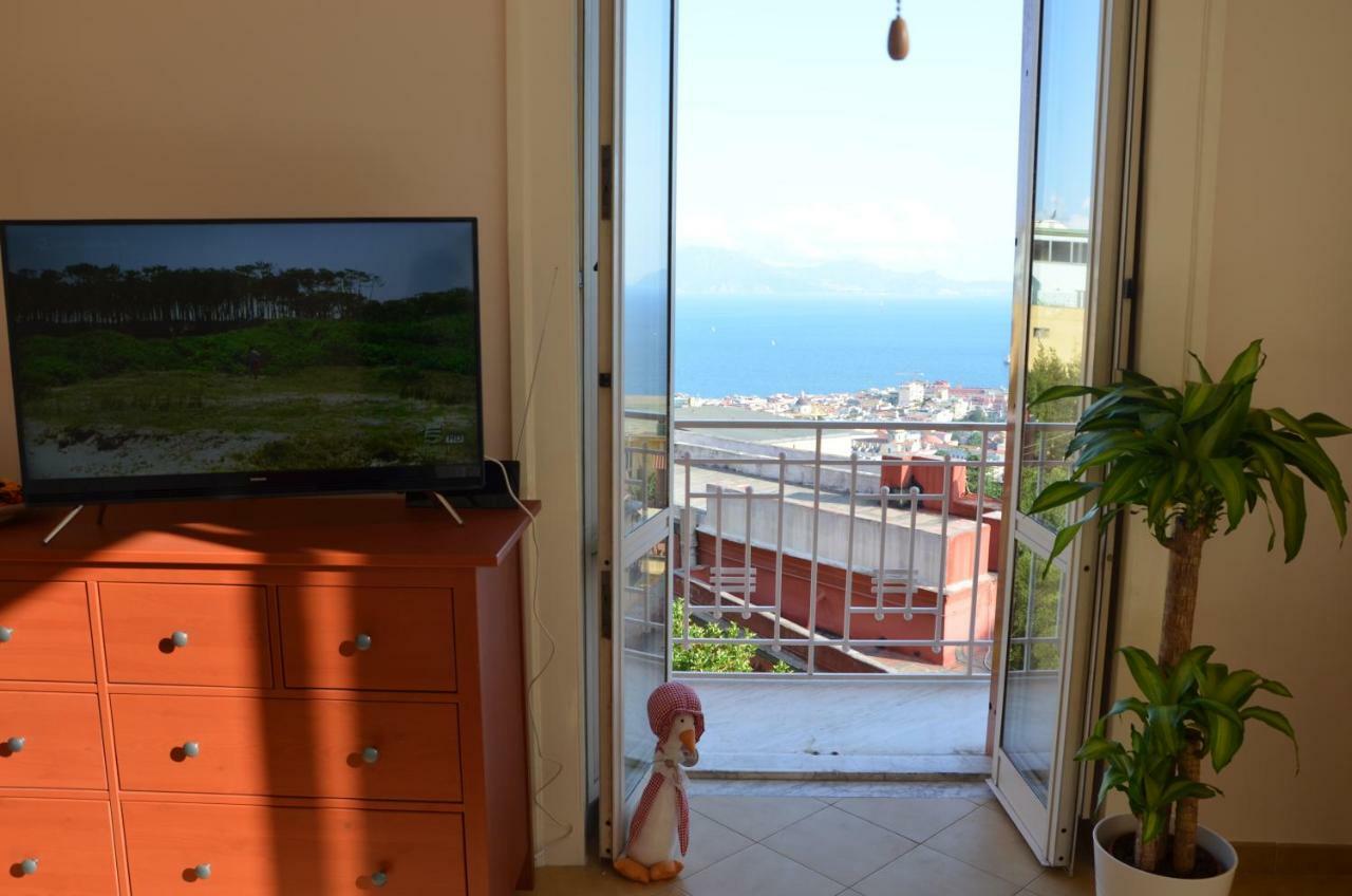 Appartamento Panoramico "Il Glicine" Napoli Bagian luar foto