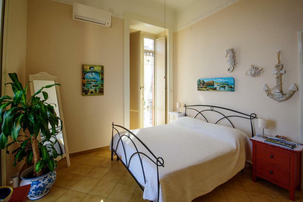 Appartamento Panoramico "Il Glicine" Napoli Bagian luar foto