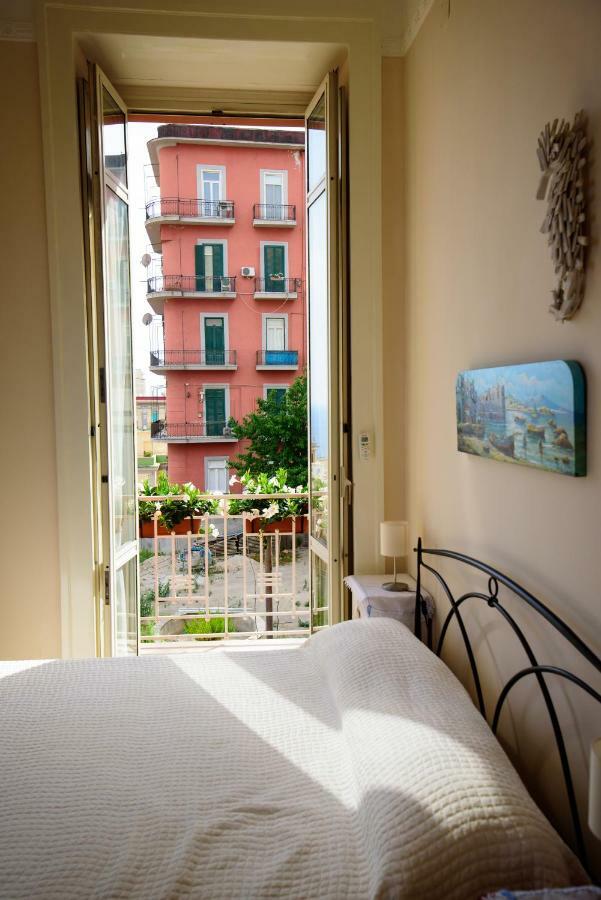 Appartamento Panoramico "Il Glicine" Napoli Bagian luar foto